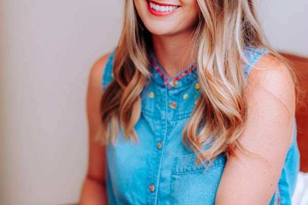 赛事中心日历视图，显示多场足球与篮球比赛图标